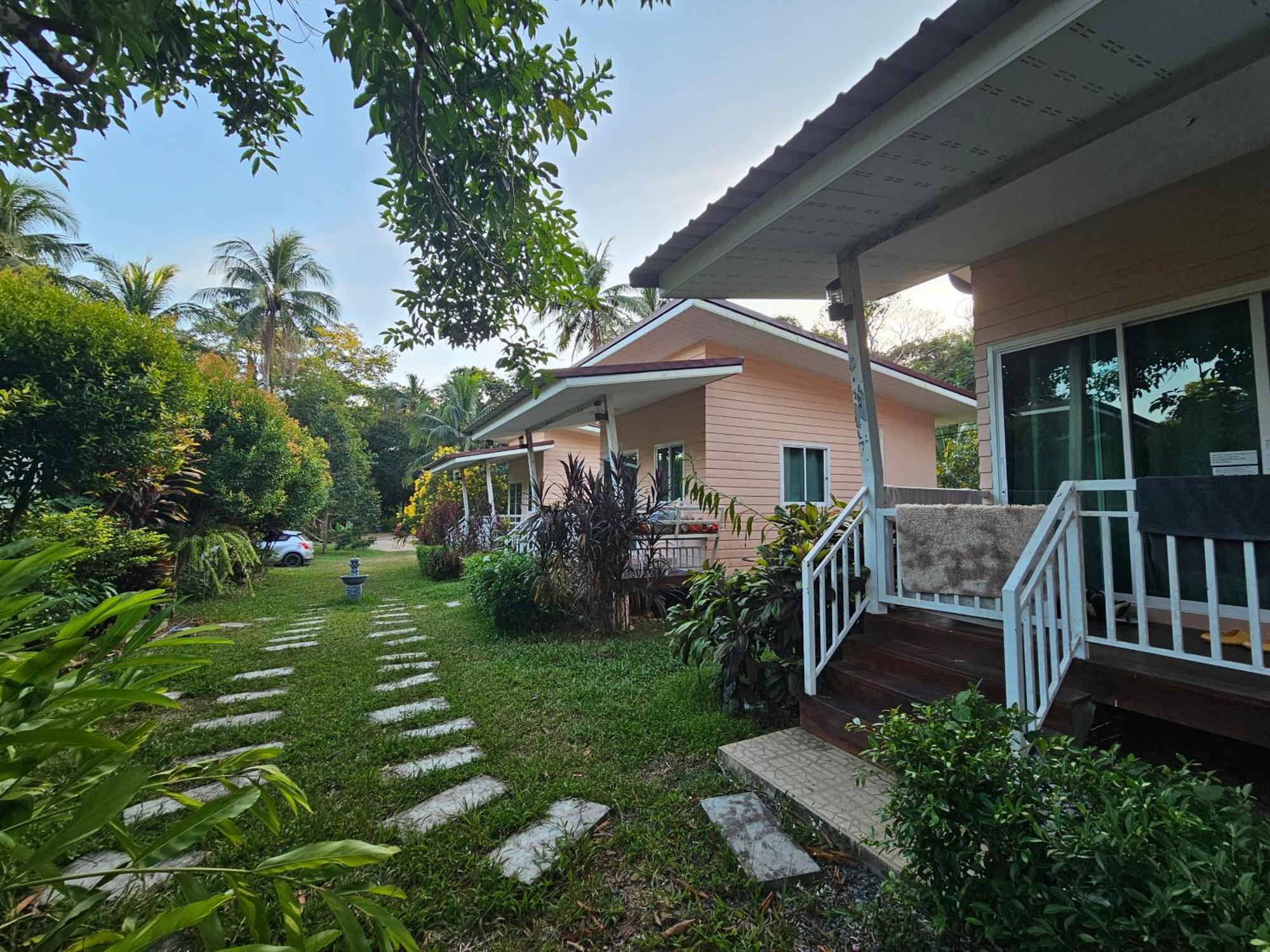 Baan suan khun ta บ้านพักสวนคุณตา Koh Chang Bagian luar foto